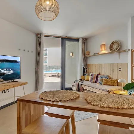 Casa Del Mar Beachfront With Pool & Ocean Views דירה *